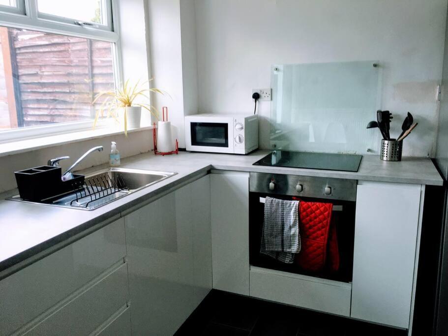 Villa Aspen House Birmingham Esterno foto
